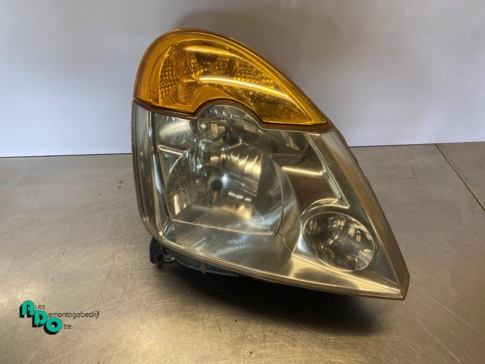 Używane Reflektor prawy Renault Modus/Grand Modus (JP) 1.4 16V Cena € 40,00 Procedura marży oferowane przez Autodemontagebedrijf Otte