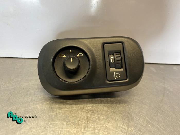 Używane Przelacznik swiatel Citroen C4 Cactus (0B/0P) 1.6 Blue Hdi 100 Cena € 15,00 Procedura marży oferowane przez Autodemontagebedrijf Otte