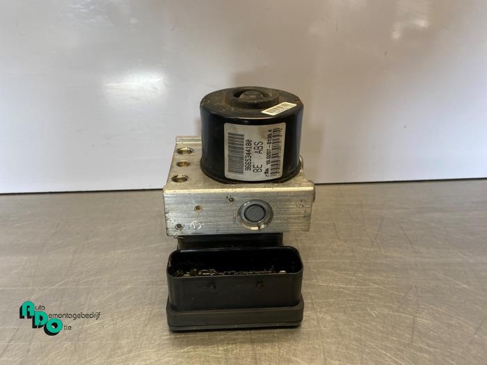 Begagnade ABS-pump Peugeot 207 SW (WE/WU) 1.6 16V Pris € 35,00 Marginaltabell erbjuds av Autodemontagebedrijf Otte
