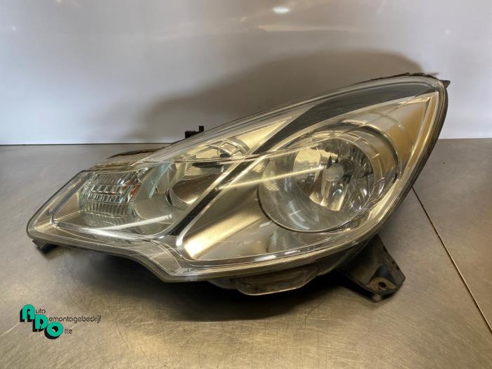 Używane Reflektor lewy Citroen DS3 (SA) 1.6 e-HDi Cena € 110,00 Procedura marży oferowane przez Autodemontagebedrijf Otte