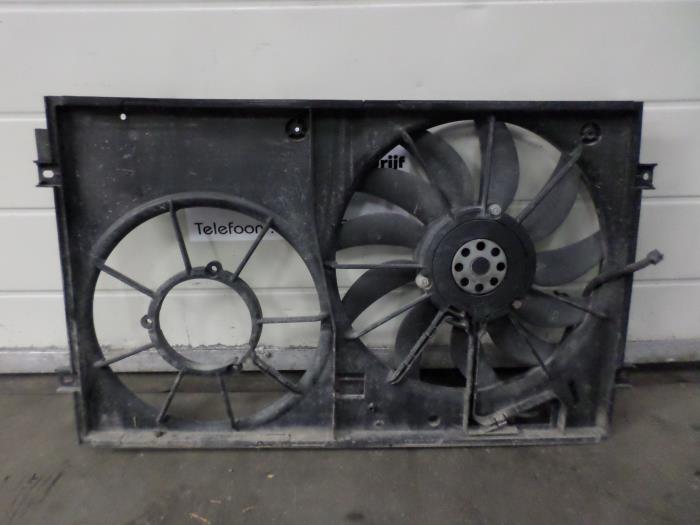 Moto ventilateur d'un Volkswagen Caddy III (2KA,2KH,2CA,2CH) 2.0 SDI 2004