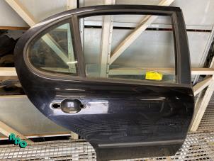 Używane Drzwi prawe tylne wersja 4-drzwiowa Seat Leon (1M1) 1.8 20V Cena € 100,00 Procedura marży oferowane przez Autodemontagebedrijf Otte