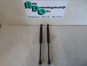 Used Set of bonnet gas struts BMW 3 serie Compact (E46/5) 318ti 16V Price € 25,00 Margin scheme offered by Autodemontagebedrijf Otte