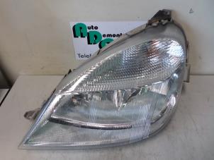 Used Headlight, left Mercedes Vaneo (W414) 1.7 CDI 16V Price € 75,00 Margin scheme offered by Autodemontagebedrijf Otte