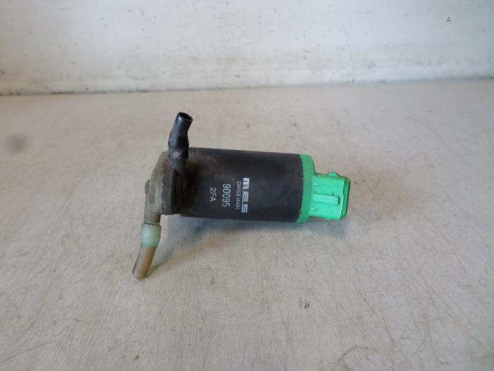 Windscreen washer pump from a Peugeot 206 (2A/C/H/J/S) 2.0 GTI 16V 2002