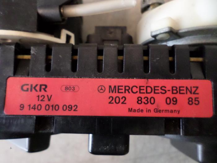Panel sterowania nagrzewnicy z Mercedes-Benz C (W202) 1.8 C-180 16V 1993