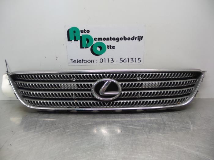 Używane Grill Lexus LS 300 Cena € 25,00 Procedura marży oferowane przez Autodemontagebedrijf Otte