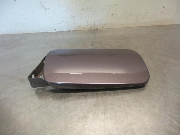 Tank cap cover from a Mercedes-Benz E diesel (W124) 3.0 300 D Turbo 1992