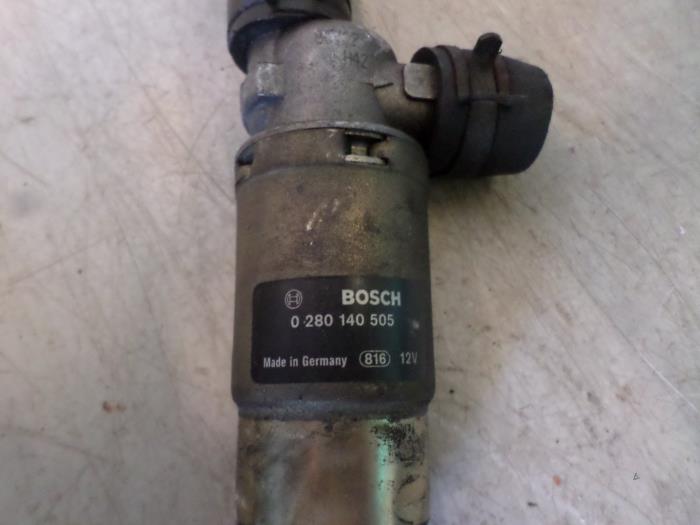 Electric heater valve from a Hyundai Coupe 2.0i 16V 1997