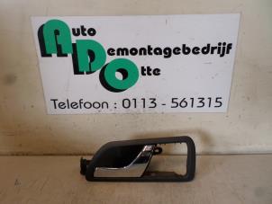 Used Rear door handle 4-door, left Skoda Fabia (6Y2) 1.4i Price € 20,00 Margin scheme offered by Autodemontagebedrijf Otte