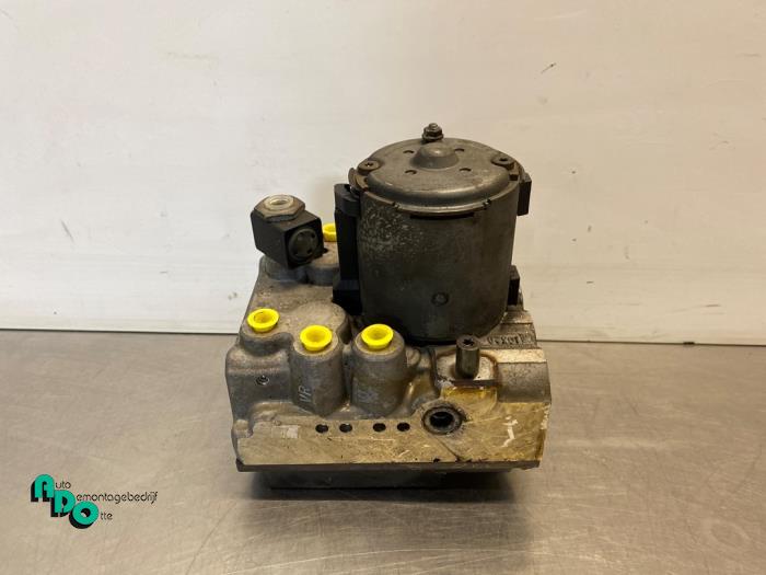 Usagé Pompe ABS Mercedes E (W210) 2.9 E-290 TDi Prix € 25,00 Règlement à la marge proposé par Autodemontagebedrijf Otte