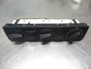 Używane Panel sterowania nagrzewnicy BMW 3 serie Compact (E46/5) 316ti 16V Cena € 25,00 Procedura marży oferowane przez Autodemontagebedrijf Otte