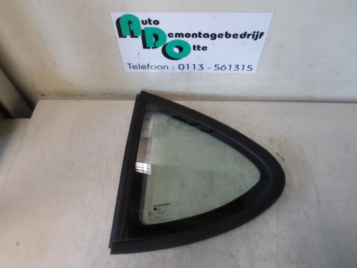 Usados Ventanilla triangular izquierda detrás Chevrolet Tacuma 1.8 Pure,SE,SX Precio € 15,00 Norma de margen ofrecido por Autodemontagebedrijf Otte
