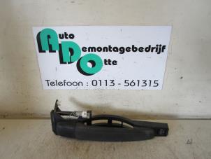 Used Front door handle 4-door, right Peugeot 307 (3A/C/D) 1.4 Price € 10,00 Margin scheme offered by Autodemontagebedrijf Otte