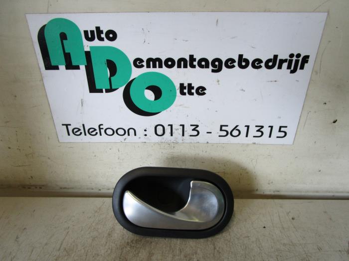 Begagnade Dörrhandtag, 2-dörrars, höger Renault Clio III (BR/CR) 1.5 dCi 85 Pris € 15,00 Marginaltabell erbjuds av Autodemontagebedrijf Otte