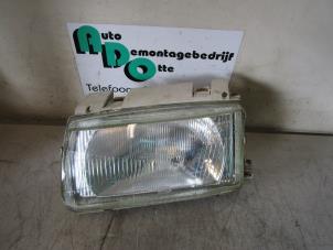 Używane Reflektor lewy Volkswagen Polo III (6N1) 1.0i 45 Cena € 20,00 Procedura marży oferowane przez Autodemontagebedrijf Otte
