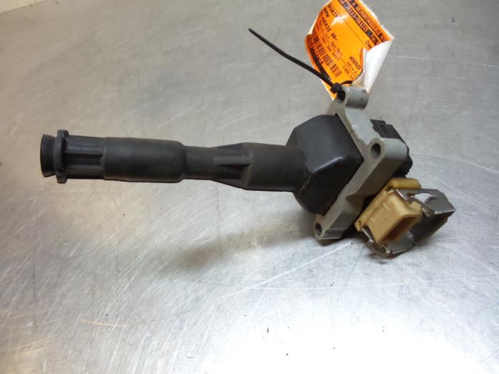 Ignition coil from a BMW 5 serie (E34) 520i 24V 1990
