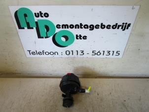 Used Tank cap cover switch Mercedes A (W168) 1.4 A-140 Price € 25,00 Margin scheme offered by Autodemontagebedrijf Otte