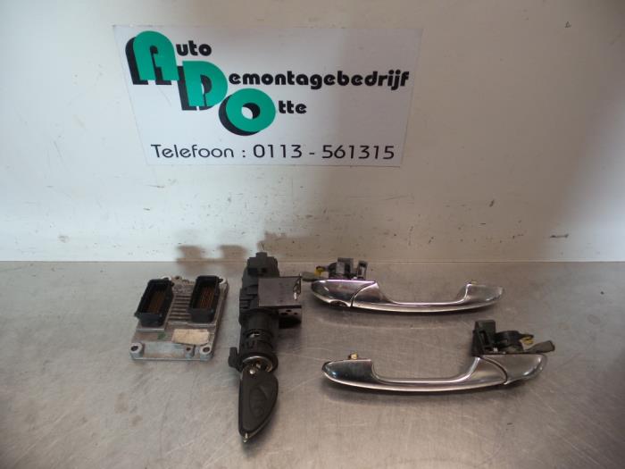 Used Ignition lock + computer Alfa Romeo 147 (937) 1.6 Twin Spark 16V Price € 50,00 Margin scheme offered by Autodemontagebedrijf Otte