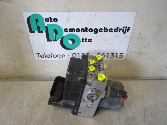 Używane Sterownik ABS Alfa Romeo GT (937) 1.9 JTD 16V Multijet Cena € 175,00 Procedura marży oferowane przez Autodemontagebedrijf Otte
