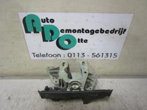 Used Boot lid lock mechanism Volkswagen Passat (3B2) 1.6 Price € 20,00 Margin scheme offered by Autodemontagebedrijf Otte