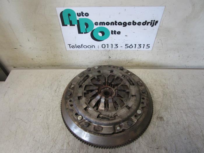 Pressure plate from a Opel Corsa C (F08/68) 1.0 12V 2002