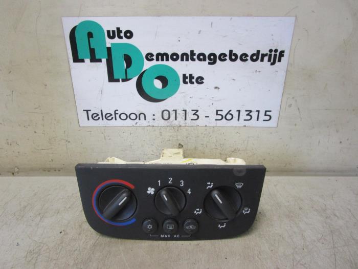Heater control panel from a Opel Corsa C (F08/68) 1.7 DTI 16V 2001