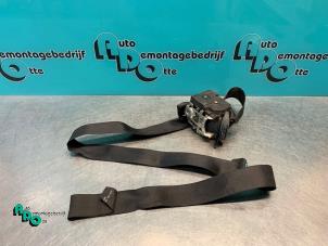 Used Front seatbelt, right Opel Corsa C (F08/68) 1.7 DTI 16V Price € 20,00 Margin scheme offered by Autodemontagebedrijf Otte