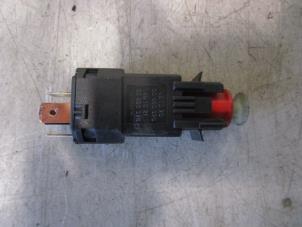 Used Brake light switch Opel Corsa C (F08/68) 1.7 DTI 16V Price € 10,00 Margin scheme offered by Autodemontagebedrijf Otte