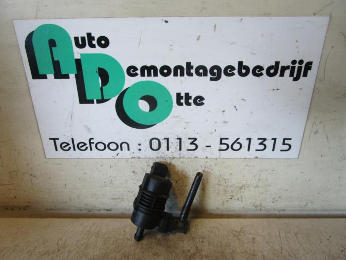 Vacuum valve from a BMW 3 serie Touring (E46/3) 318i 2000