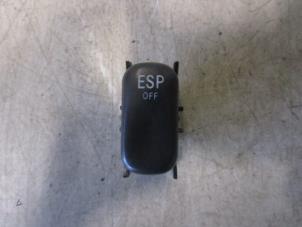 Usados Interruptor ESP Mercedes E (W210) 3.2 E-320 CDI 24V Precio € 15,00 Norma de margen ofrecido por Autodemontagebedrijf Otte