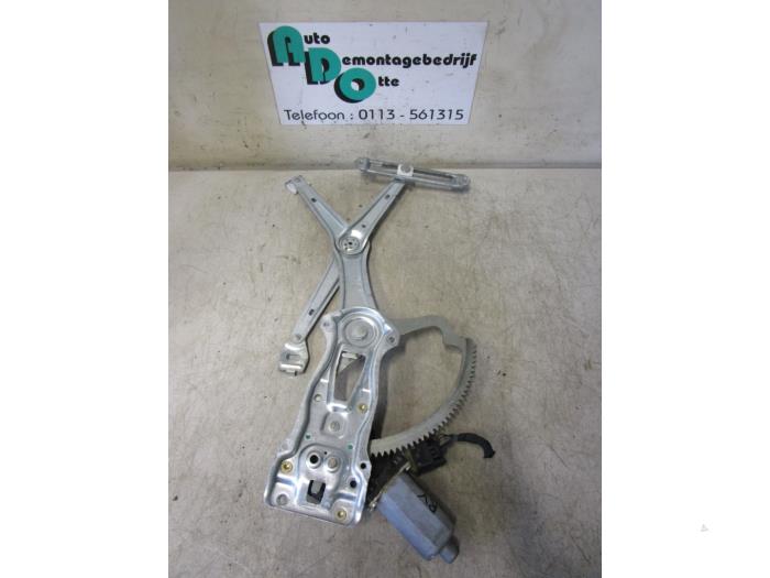 Window mechanism 4-door, front right from a Mercedes-Benz E (W210) 3.2 E-320 CDI 24V 2001