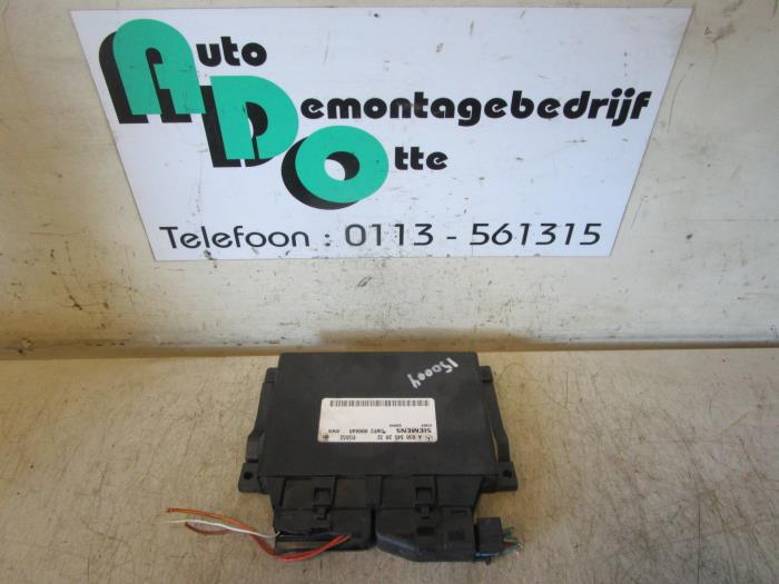 Usagé Ordinateur divers Mercedes E (W210) 3.2 E-320 CDI 24V Prix € 50,00 Règlement à la marge proposé par Autodemontagebedrijf Otte