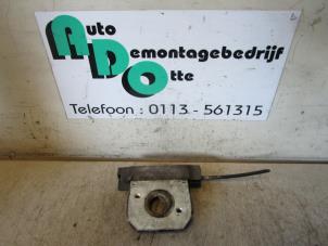 Used Bonnet lock mechanism Opel Vivaro 1.9 DTI 16V Price € 25,00 Margin scheme offered by Autodemontagebedrijf Otte