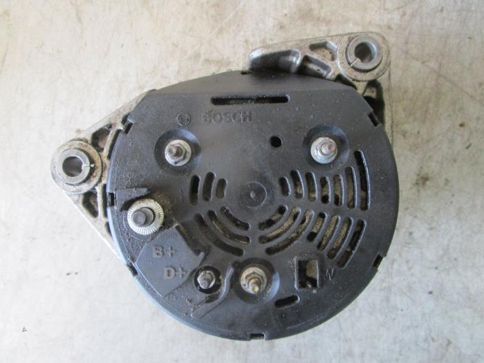 Dynamo van een Opel Omega B (25/26/27) 2.5i V6 24V 1994