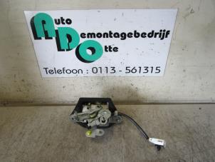 Used Tailgate lock mechanism Nissan Almera (N16) 1.5 16V Price € 20,00 Margin scheme offered by Autodemontagebedrijf Otte