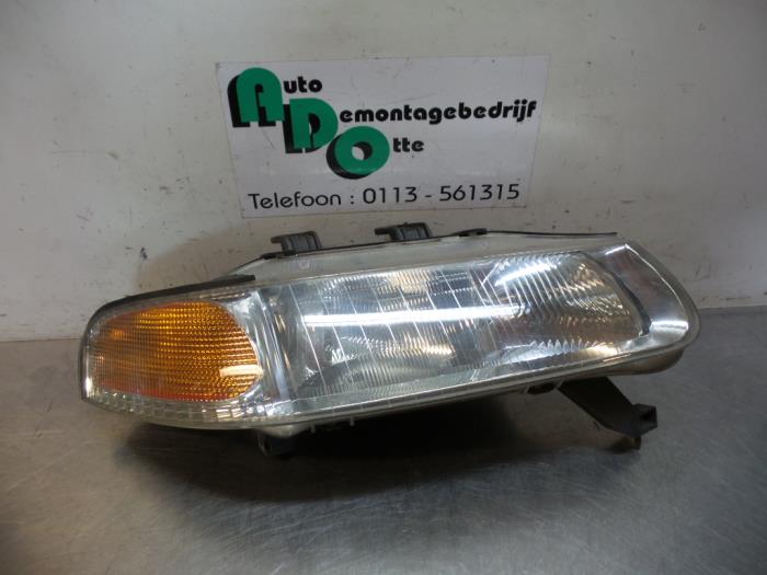 Używane Reflektor prawy Rover 400 (RT) 416Si 16V Cena € 30,00 Procedura marży oferowane przez Autodemontagebedrijf Otte