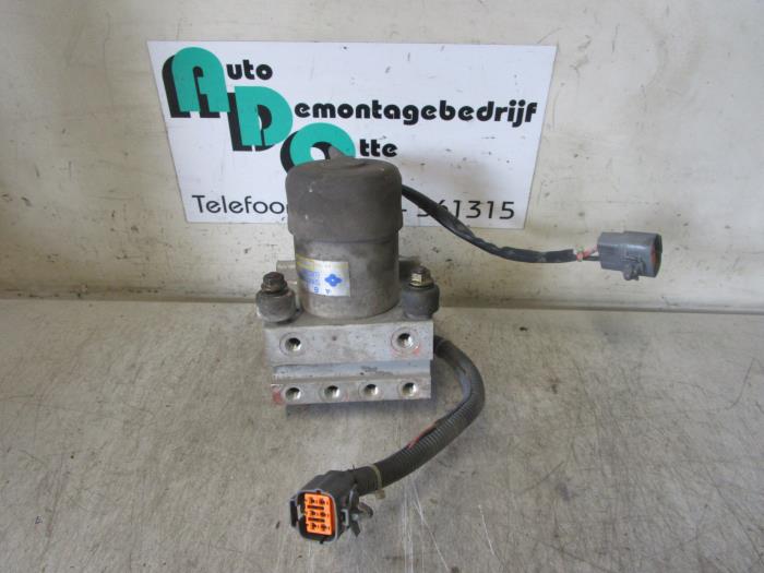 Używane Sterownik ABS Mazda MX-3 (EC) 1.8i V6 24V Cena € 100,00 Procedura marży oferowane przez Autodemontagebedrijf Otte
