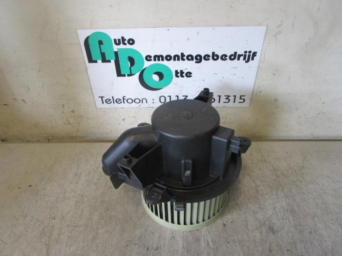 Motor de ventilador de calefactor de un Fiat Doblo Cargo (223) 1.3 JTD 16V Multijet 2005