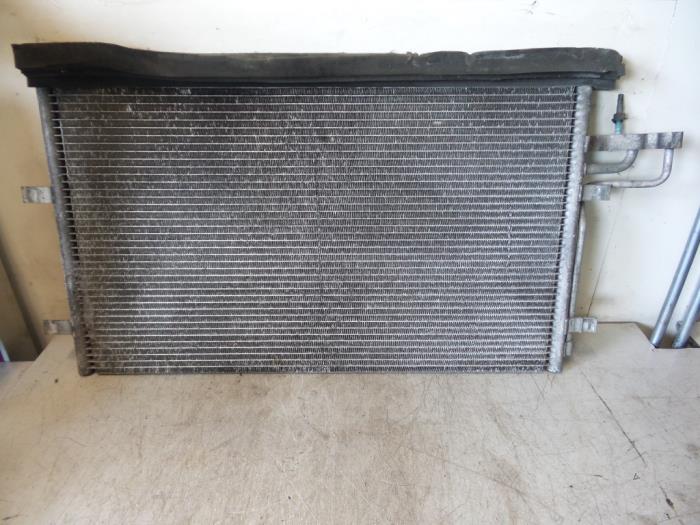 Air conditioning condenser from a Ford Focus 2 Wagon 1.6 TDCi 16V 110 2008
