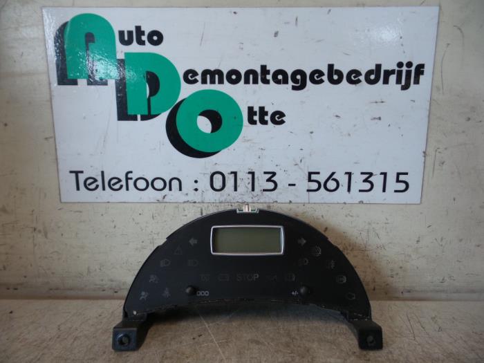 Begagnade Innerdisplay Peugeot 807 2.0 HDi 16V Pris € 75,00 Marginaltabell erbjuds av Autodemontagebedrijf Otte