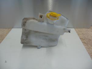 Usagé Réservoir lave-glace avant Opel Agila (A) 1.2 16V Prix € 15,00 Règlement à la marge proposé par Autodemontagebedrijf Otte
