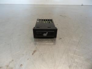 Used Seat heating switch BMW 3 serie (E46/4) 323i 24V Price € 15,00 Margin scheme offered by Autodemontagebedrijf Otte