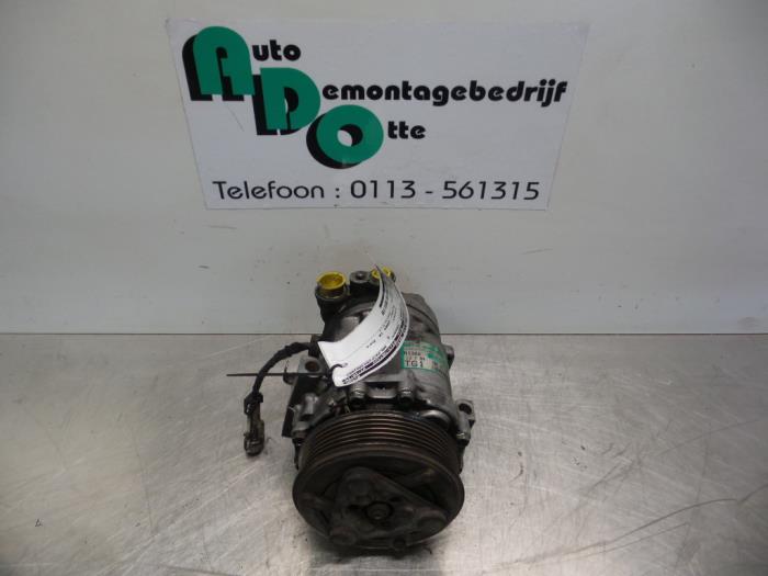 Air conditioning pump from a Opel Combo (Corsa C) 1.3 CDTI 16V 2004