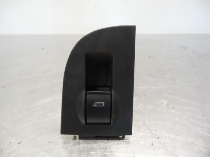 Electric window switch from a Audi Allroad (C5) 2.5 V6 TDI 24V 2002