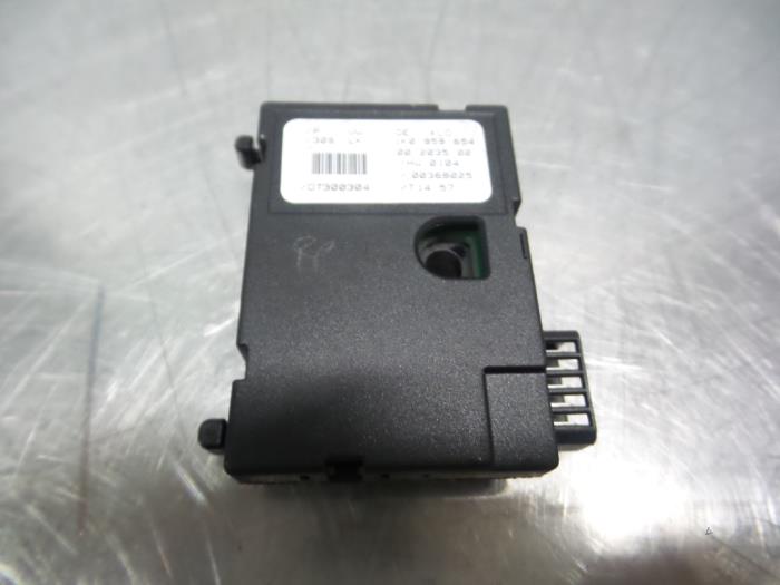 Begagnade Styrboxsensor Volkswagen Golf V (1K1) 2.0 SDI Pris € 15,00 Marginaltabell erbjuds av Autodemontagebedrijf Otte