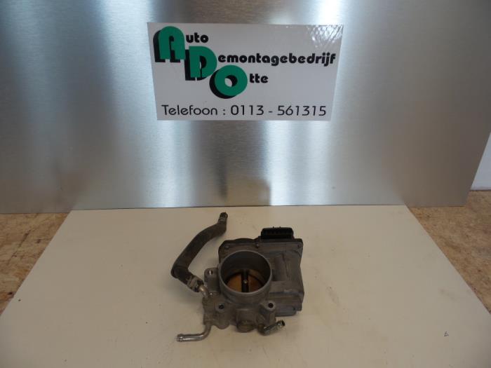 Throttle body from a Toyota Avensis 2003