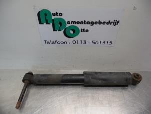 Used Rear shock absorber, left Kia Sorento I (JC) 2.4 16V Price € 25,00 Margin scheme offered by Autodemontagebedrijf Otte