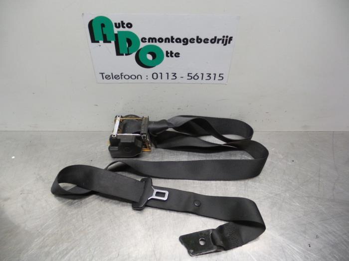 Rear seatbelt, right from a BMW 5 serie (E39) 523i 24V 1999