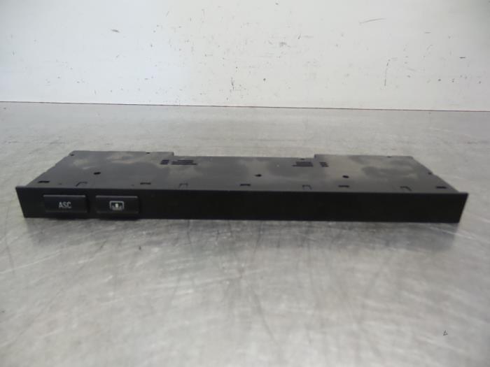 Gebrauchte Schalter BMW 5 serie (E39) 523i 24V Preis € 25,00 Margenregelung angeboten von Autodemontagebedrijf Otte